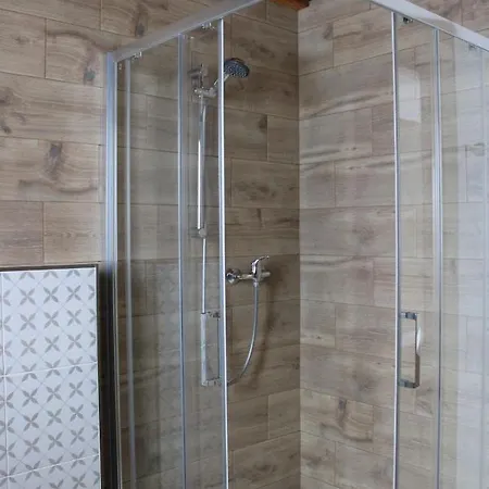 Holder Apartment *